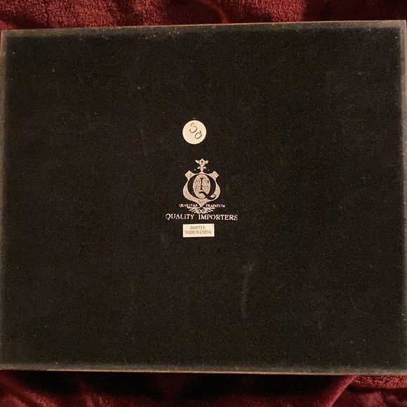 Humidor (Mahogany) dimensions are
10 31/100"W X8 3/4"D X4 31/100"H - Picture 4 of 4